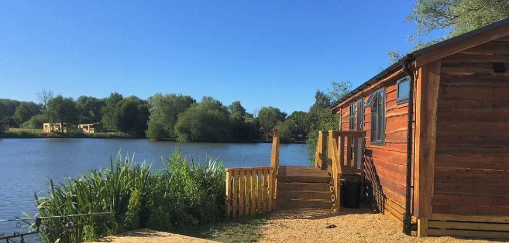 15 Best UK Carp Fishing Holidays 2024 Guide)