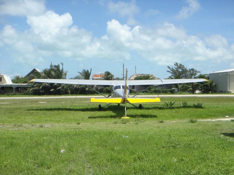 small airplane at Belize Airport small plane pictures