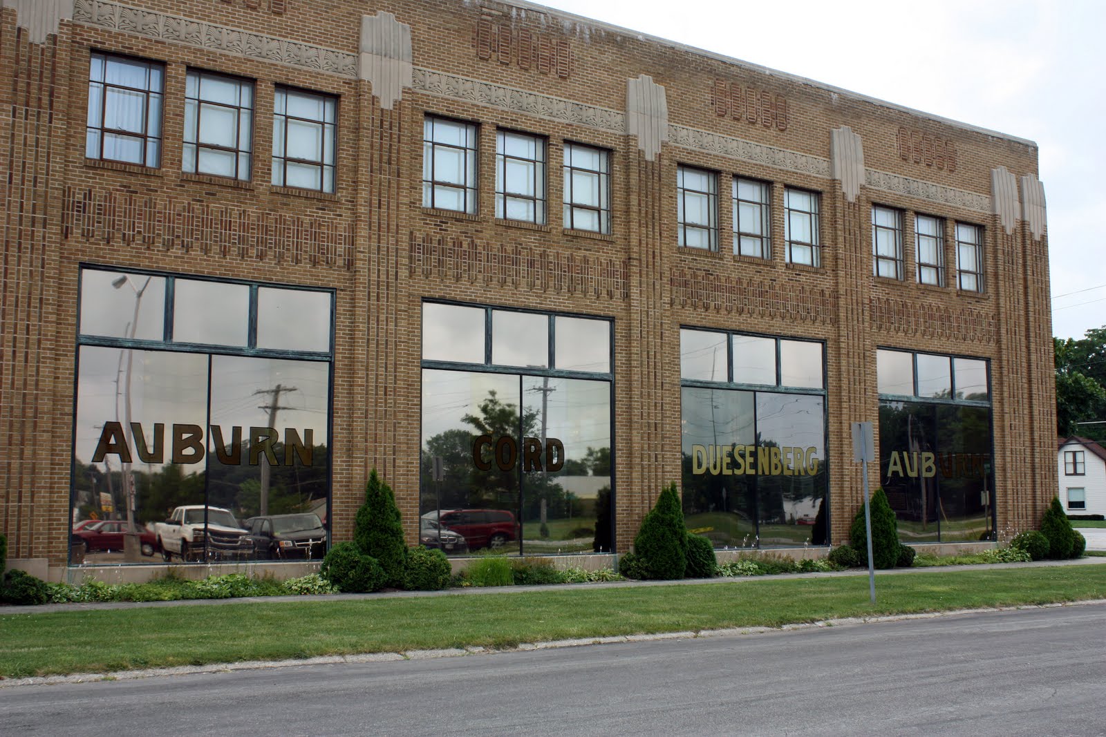 A VISIT TO THE HOME OF THE CLASSICS AUBURN, INDIANA Tadpole Rider