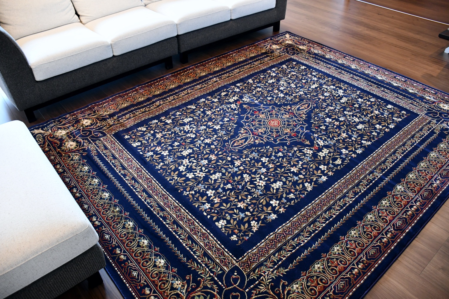 カーペット 6畳 ラグ 絨毯 75万ノット じゅうたん おしゃれ 極美 ウィルトン織 ネイビー 青 紺 花柄 厚手 HORUS COLOR