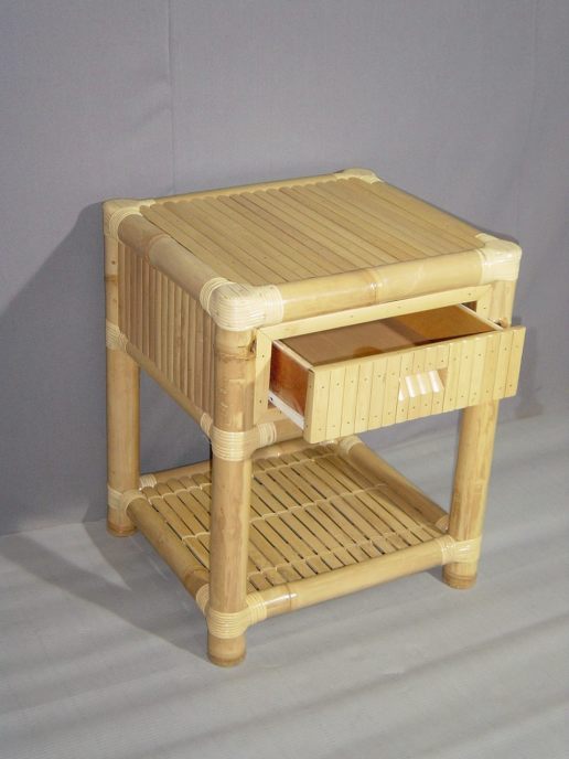 竹家具：竹のナイトテーブル
