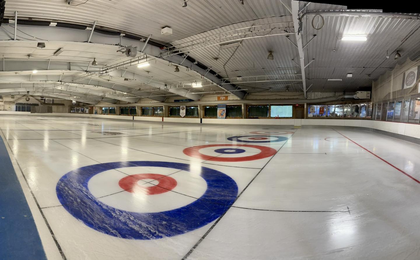 5 Places to Go Ice Skating in Knoxville Indoors & Out