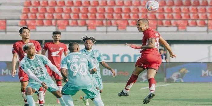 Persebaya Taklukkan PSIS dan Rebut Puncak Klasemen BRI Liga 1
