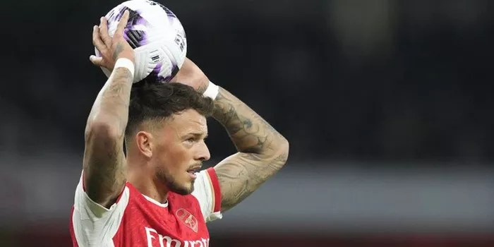 Ben White Absen Selama Delapan Pekan Usai Operasi