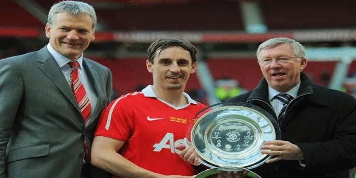Gary Neville Sangsi Liverpool Mampu Raih Juara Premier League