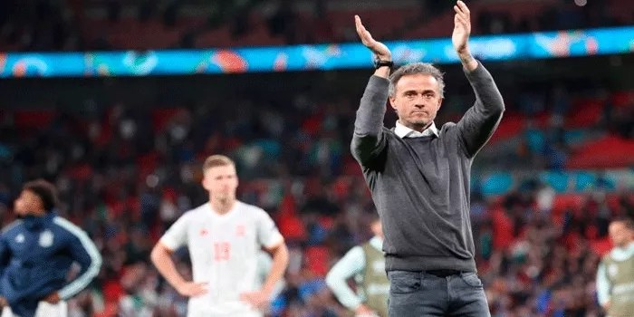 Luis Enrique Bungkam Setelah PSG Tumbang