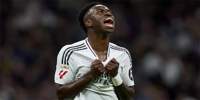 Liverpool Disarankan Ambil Vinicius: Solusi Terbaik Jika Mo Salah Angkat Koper!