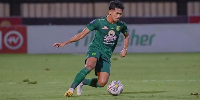 Catur Pamungkas Meniru Lemparan Jauh Milik Pratama Arhan