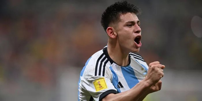 Guardiola berharap Claudio Echeverri Bisa Menjadi versi Messi di Man City