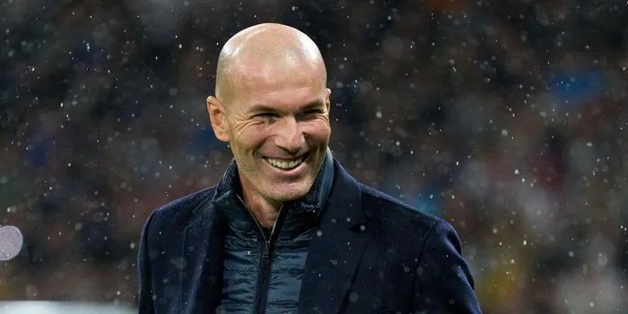 Zinedine Zidane, Menanti Panggilan Real Madrid atau Timnas Prancis