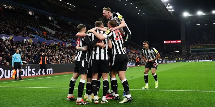 Newcastle 3-0 Aston Villa: Jhon Duran Mendapat Kartu Merah