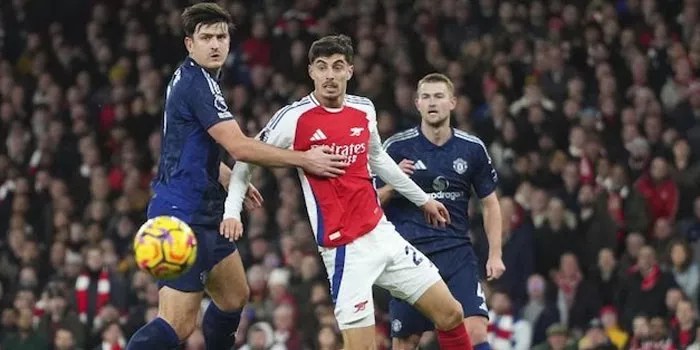 Ruud van Nistelrooy Ajak Harry Maguire Pulang Ke Leicester?
