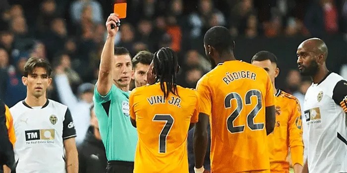 Real Madrid vs Valencia: Vinicius Junior Minta Maaf Setelah Kartu Merah