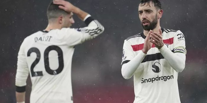 Fernandes Tanyakan Mengapa MU Tak Konsisten Setiap Pekan