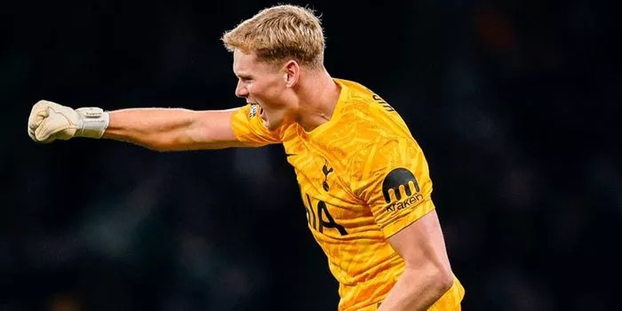 Antonin Kinsky Jadi Bintang Baru di Laga Tottenham vs Liverpool!