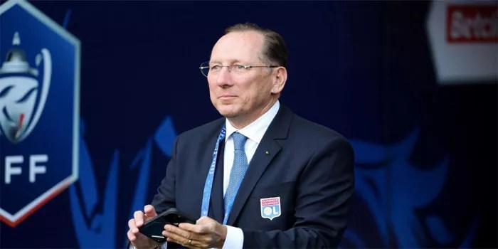 Pemilik Lyon John Textor Memaki Pimpinan Ligue 1 Sebagai ‘Anjing Piaraan’ PSG