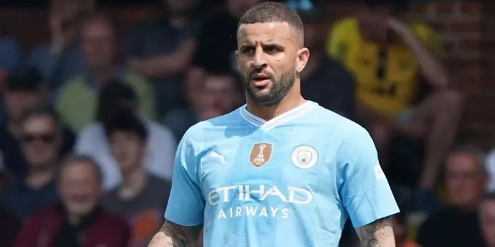Kyle Walker Tak Masuk Skuad Saat Melawan Brentford!