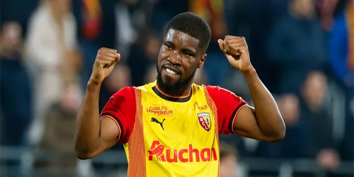 Ditengah Ketertarikan Wolves, Rennes Intip Peluang Amankan Kevin Danso