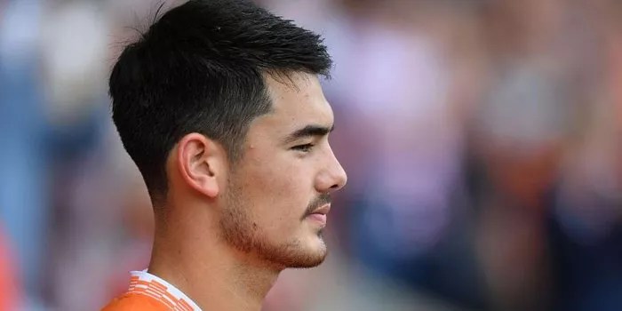 Elkan Baggott Dipuji Pelatih Blackpool Usai Cedera!