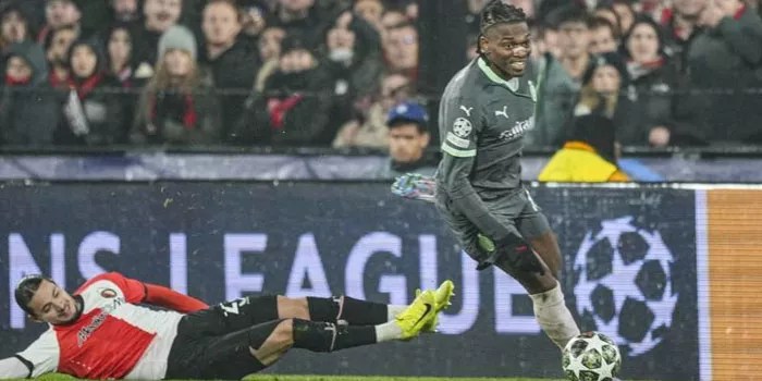 Rafael Leao Dapat Kritikan dari Bek Feyenoord, Givairo Read!