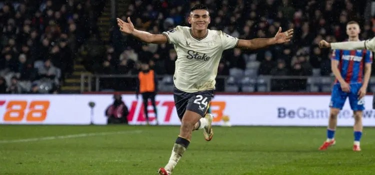 Carlos Alcaraz Raih Kemenangan Everton atas Crystal Palace