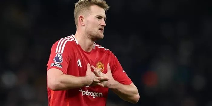 Momen Fernandes Bentak De Ligt Usai MU Dibobol Tottenham