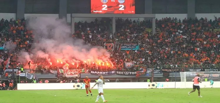 Persija Vs Persib Diakhiri Kericuhan Penonton, Jakmania Meminta Maaf