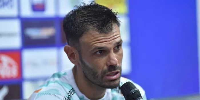 Tyronne del Pino Jadi Korban Pelemparan Suporter Persija Jakarta