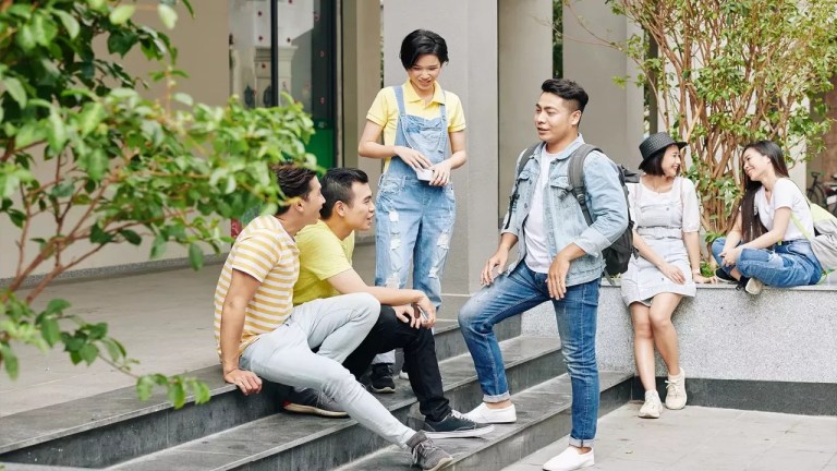 FOMO, Tren di Era Digital Menjadi Beban Pikiran di Kalangan Remaja