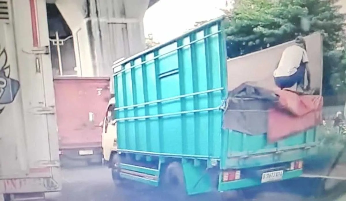 Aksi Bajing Loncat Nekat di Siang Bolong Terekam Dashcam Polisi Langsung Bertindak