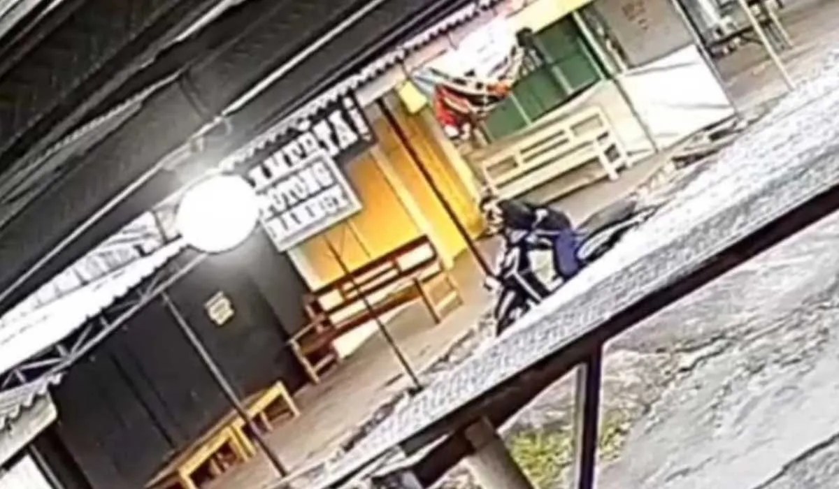 rekaman CCTV pencurian sepeda motor Blitar