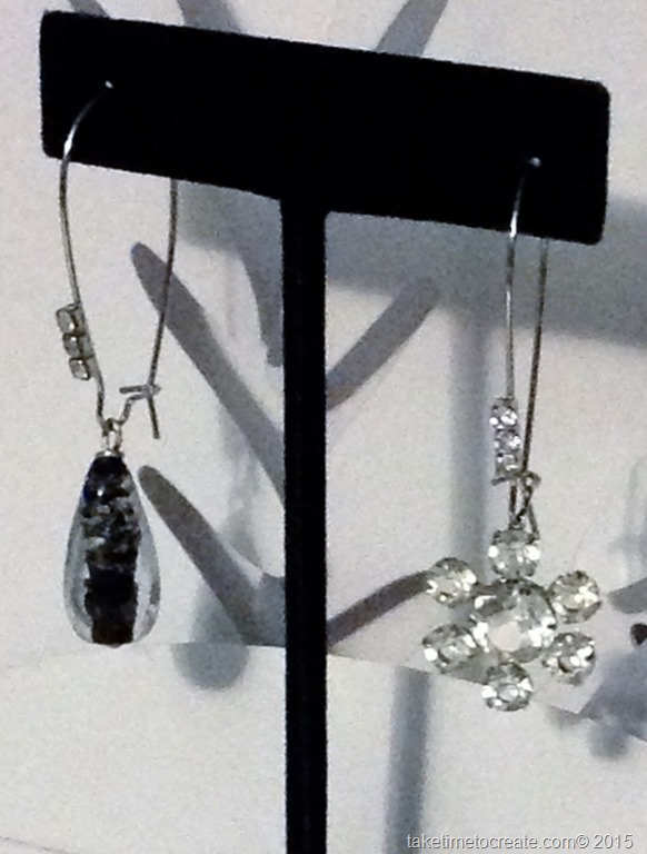 Guest blogger Kim teaches us how to transform old costume jewelry. Take Time to Create