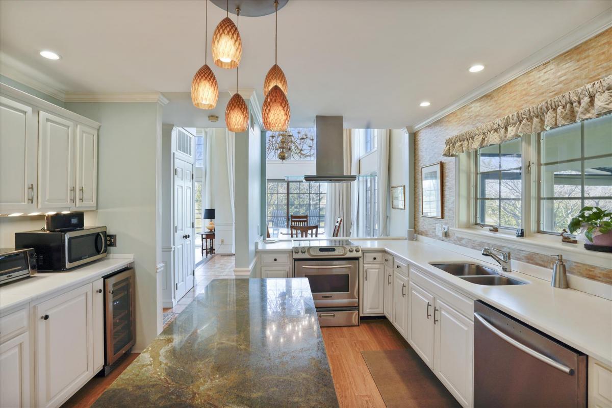 Main LevelKitchen tow. dining Talbot Spy