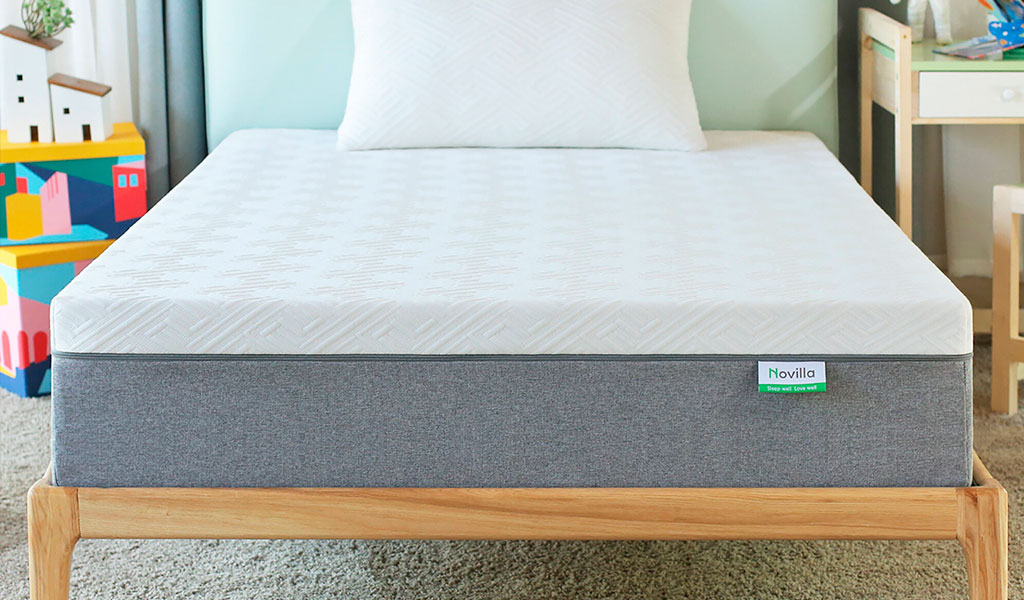 5 Best Mattresses & Beds for Lightweight & Skinny People in 2020