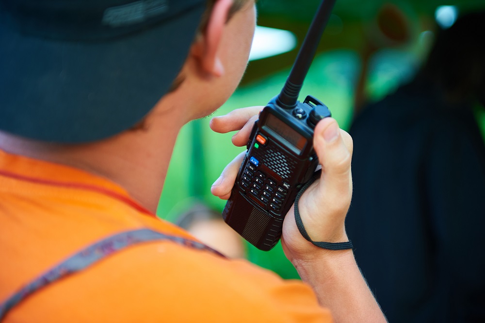 VHF Vs. UHF Range Best Choices for Indoor and Outdoor Use