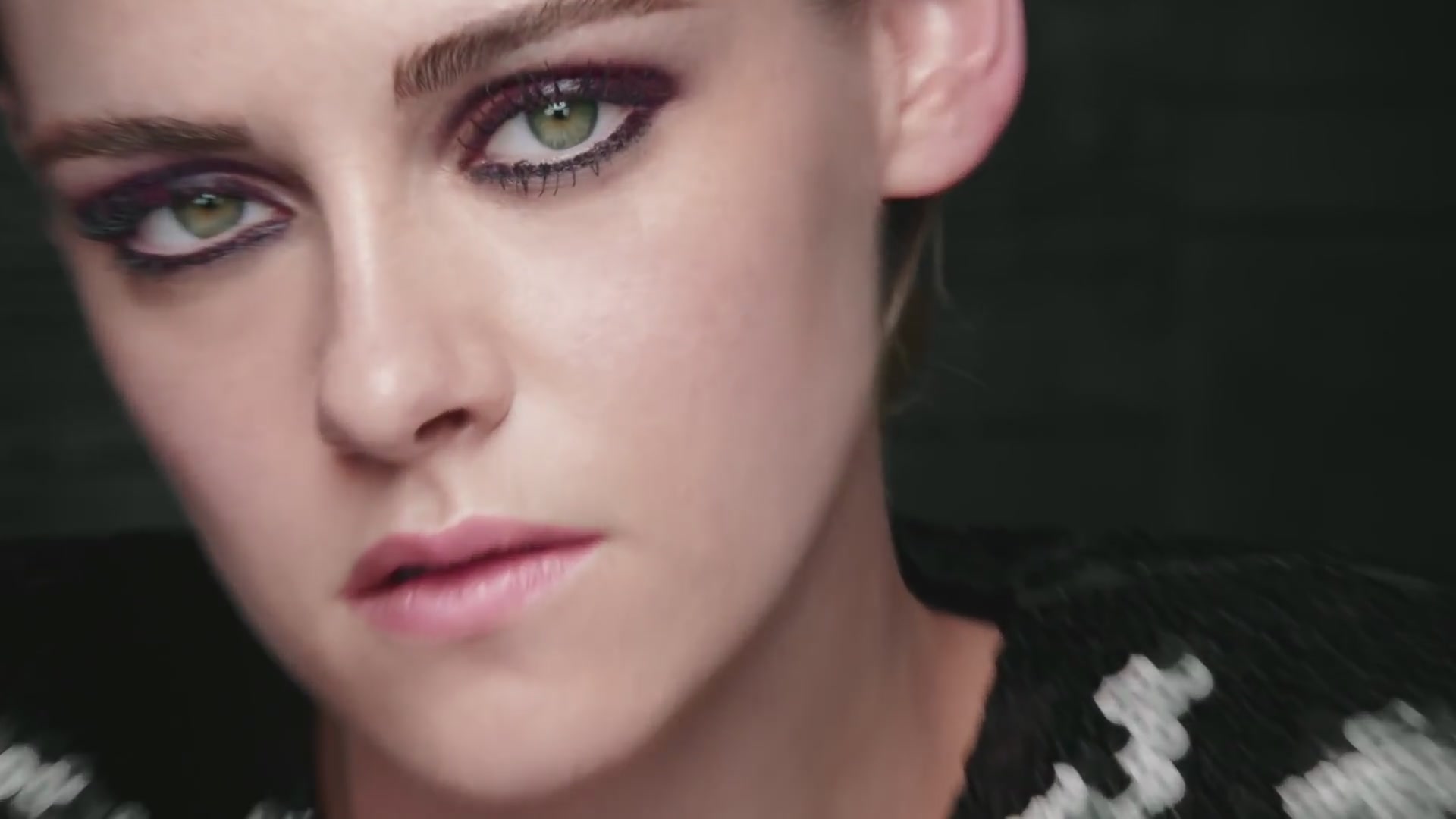 New Chanel Le Volume Révolution Mascara AD Campaign Screen Caps