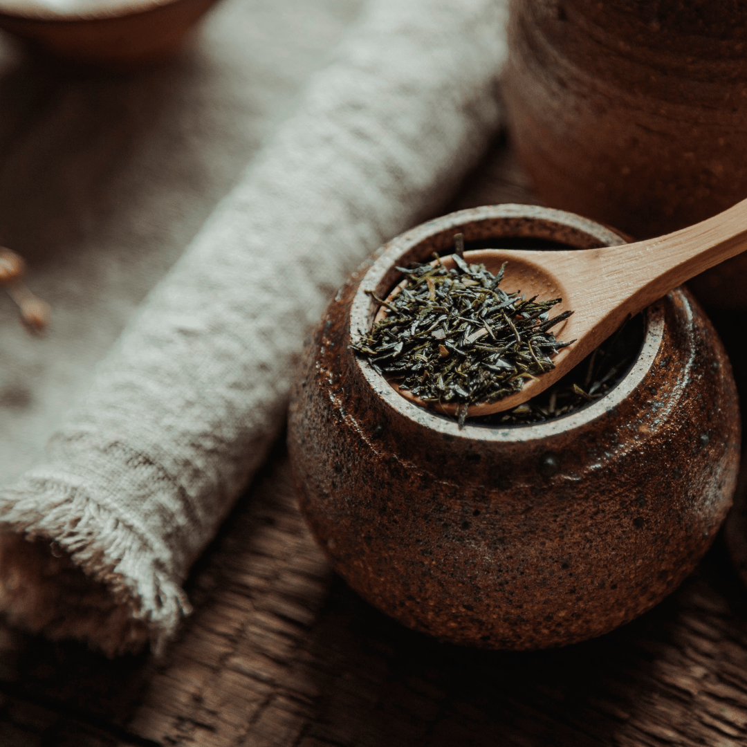 From cup to cloth Simple steps to dyeing with tea T A L Ú