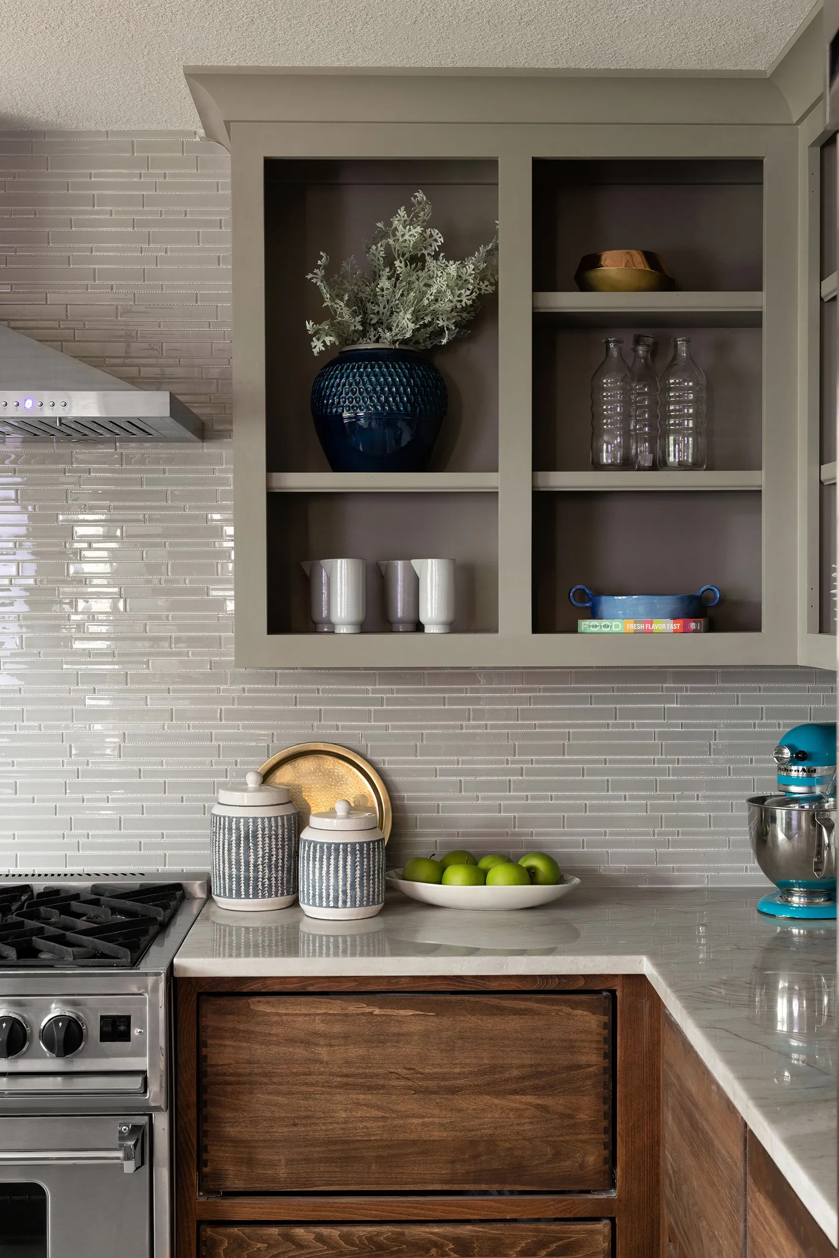 BargainMansions_Dustin_Kitchen_After_2 Tamara Day