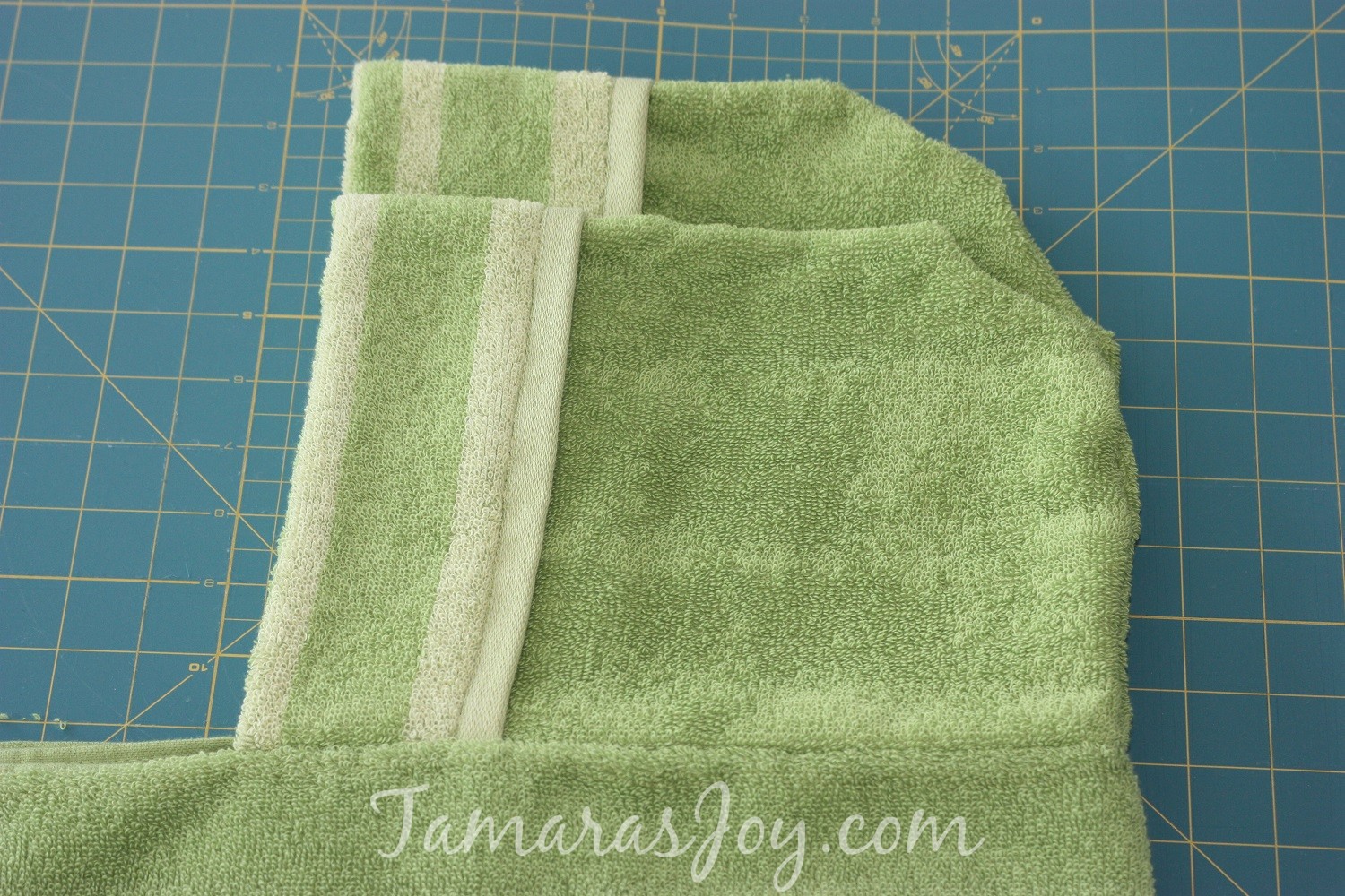 Sew Simple Hooded Towels It's Fast, Easy & Adorable! ⋆ Tamara's Joy