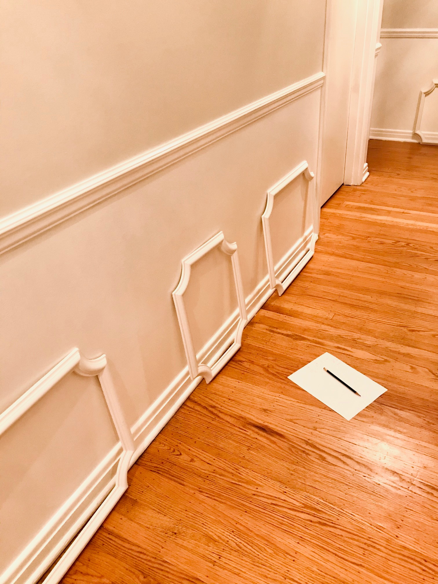 HALLWAY UPDATE WITH PICTURE FRAME MOULDING Tami's deals, dupes & DIY