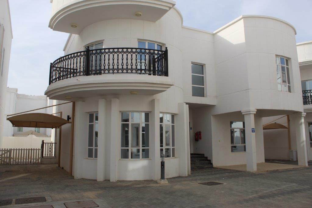 High End Villa for Rent in Shatti Al Qurum REF 312KH Tamlik Real
