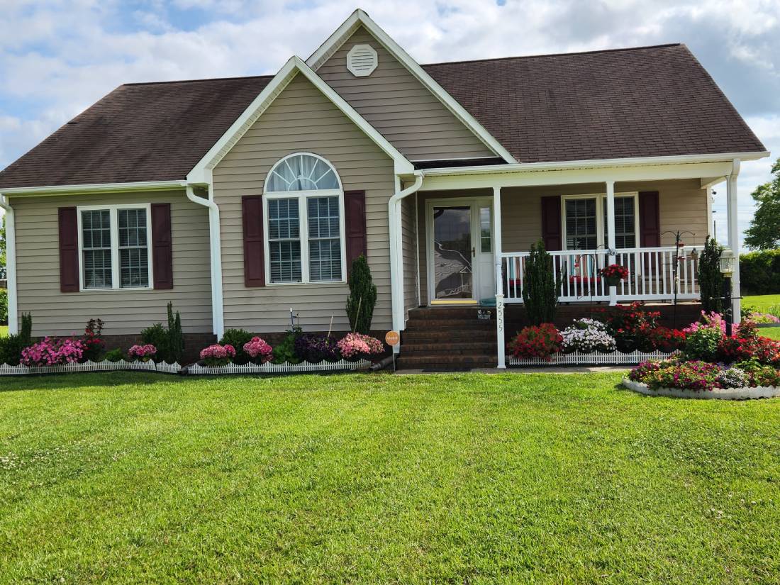 Local Front Yard Landscaping Expert in Kinston, NC, 28504.