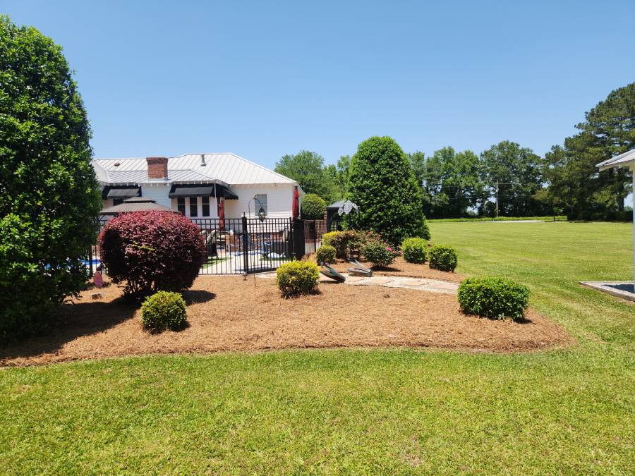 Local Front Yard Landscaping Expert in Kinston, NC, 28504.