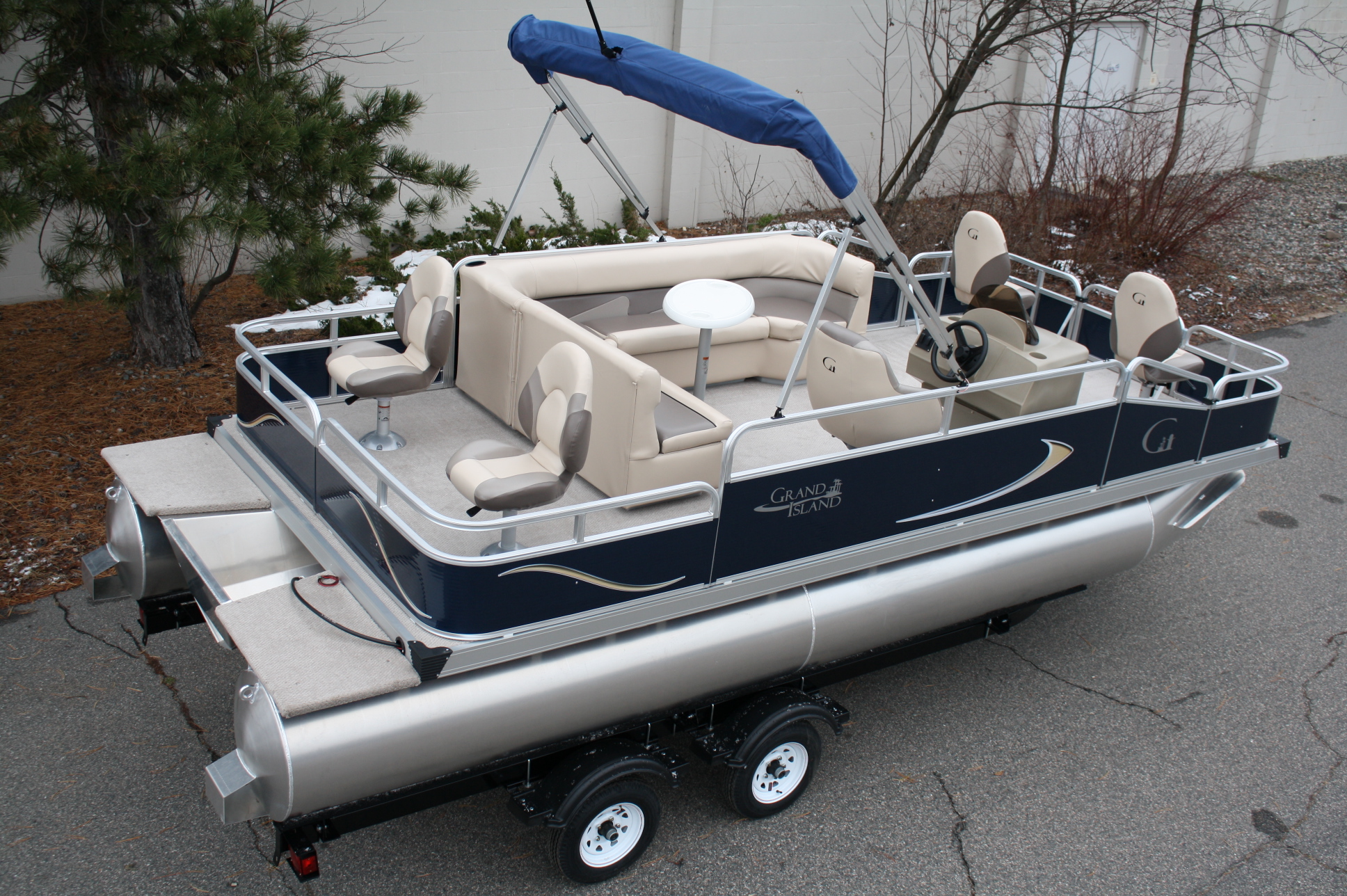 20ft Party Fish W/ Folding Seats T&M Marine