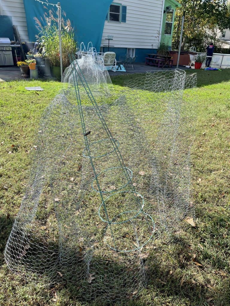 DIY ALL Season Yard Decor How to make Chicken Wire Sculptures