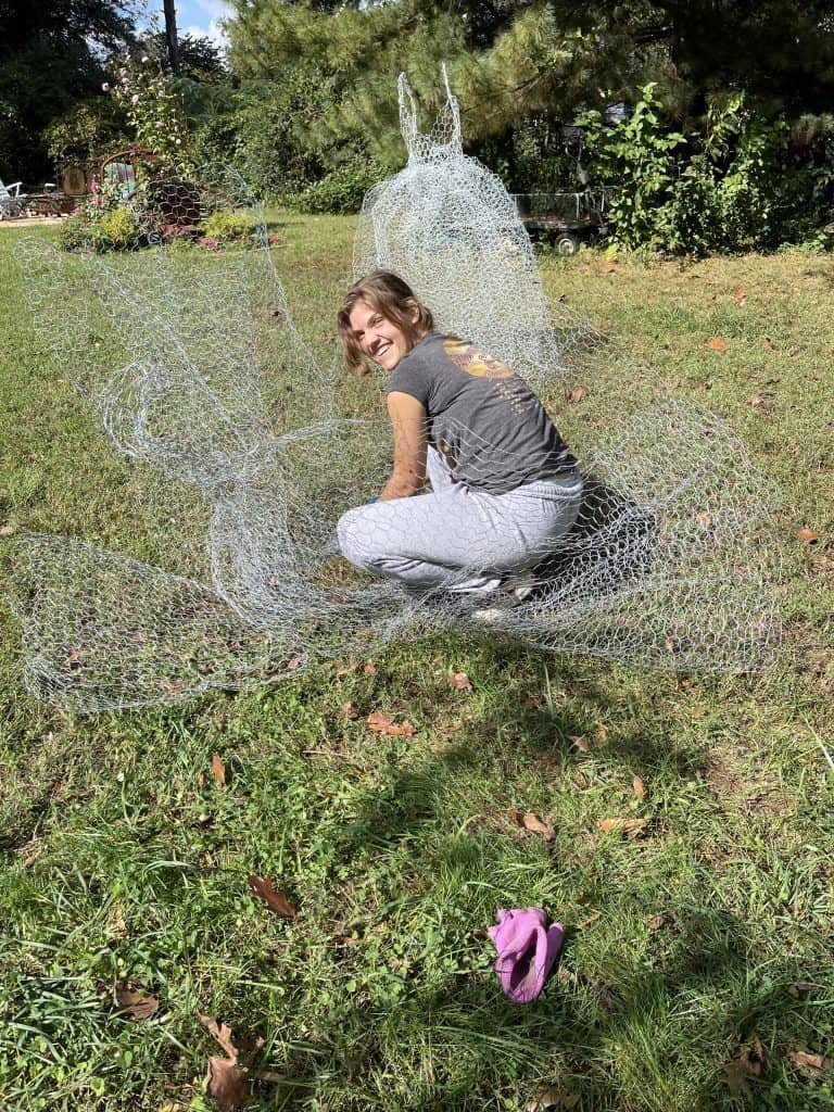 DIY ALL Season Yard Decor How to make Chicken Wire Sculptures