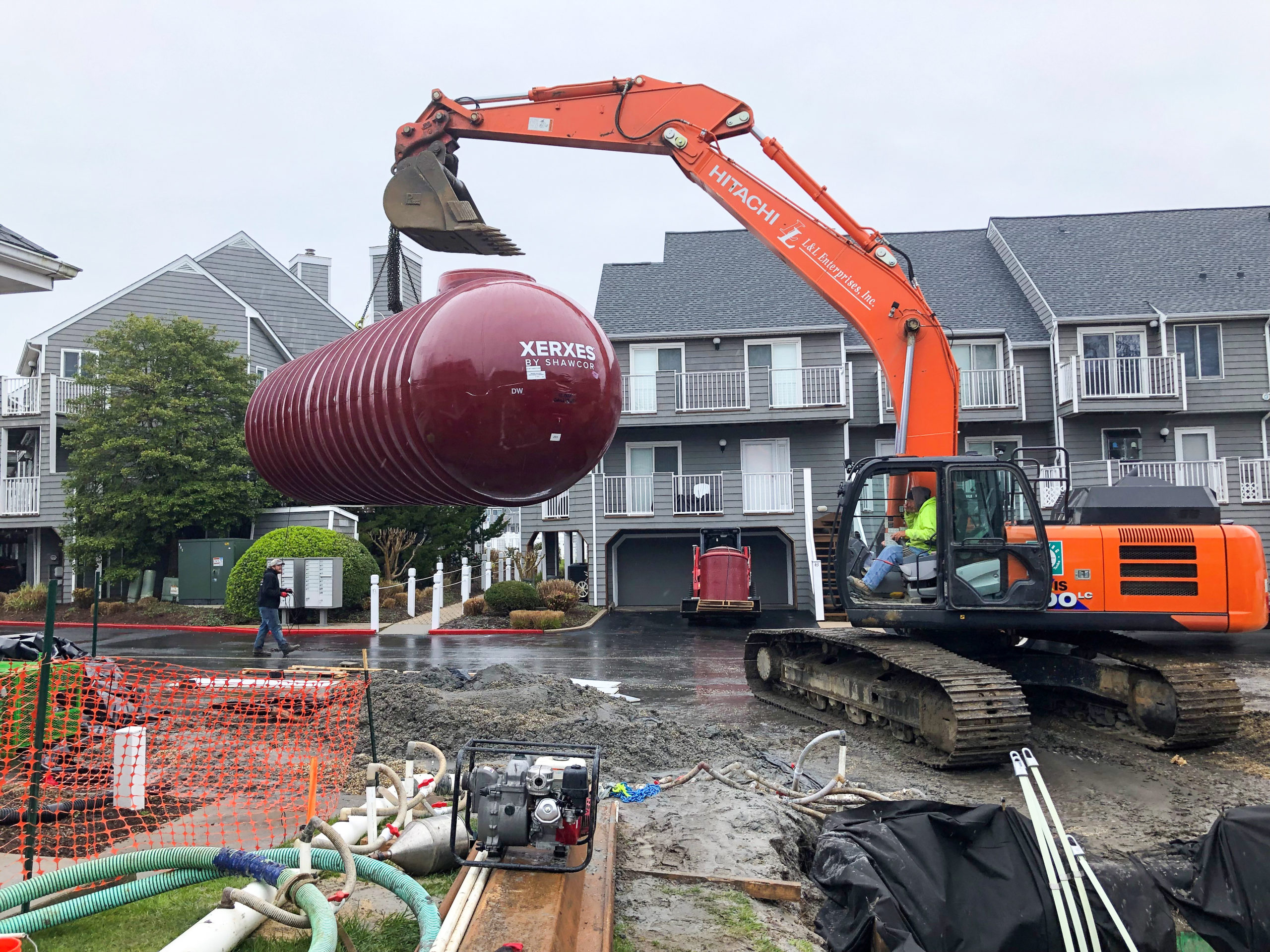 Double Fuel Tank Removal and Replacement OC Fuel 247 at Harbour