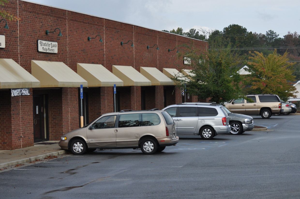 1774 Highway 154 Vineyard Plaza, Sharpsburg, GA Retail Tanner