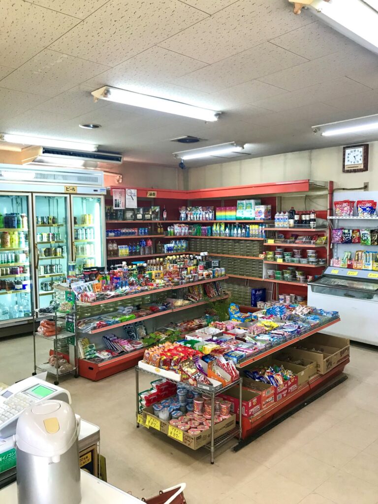 おびただしい量のウーパールーパーがいる個人商店『勝商店』【塩竈市】 楽しいとこだいすき！