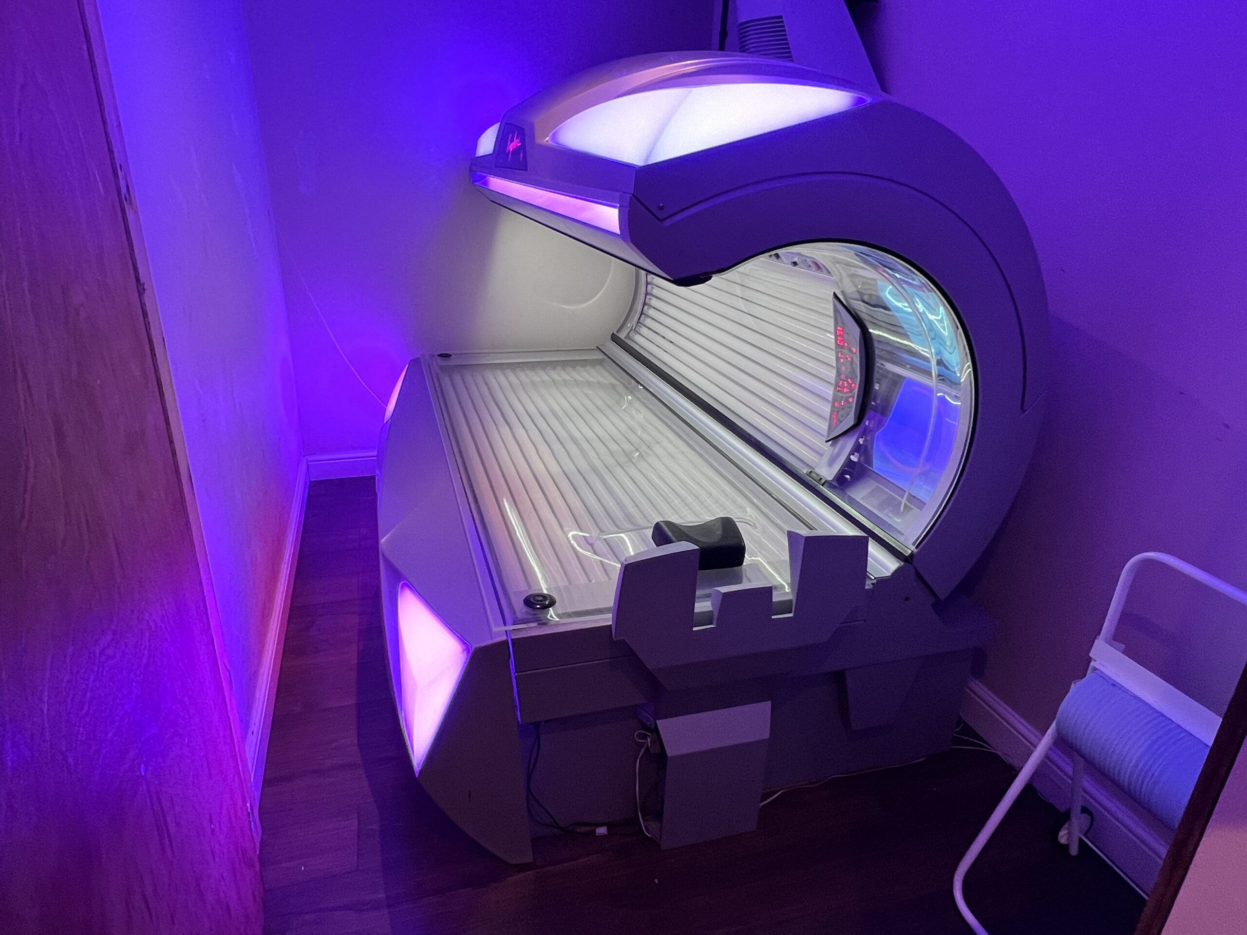 Sunbeds In Ferndown 16 Victoria Rd, BH22 9HZ